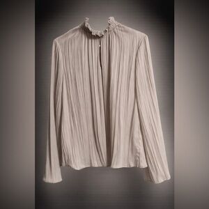 PRICEY Drew Brand  Size Large Blouse with keyhole cutout in front